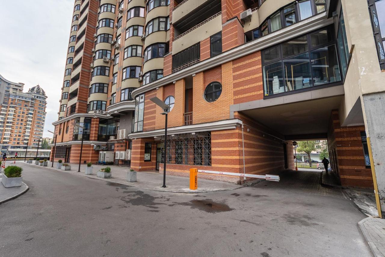 New Building Near Arena City Lesi Ukrainky 7A Kiev Exterior foto