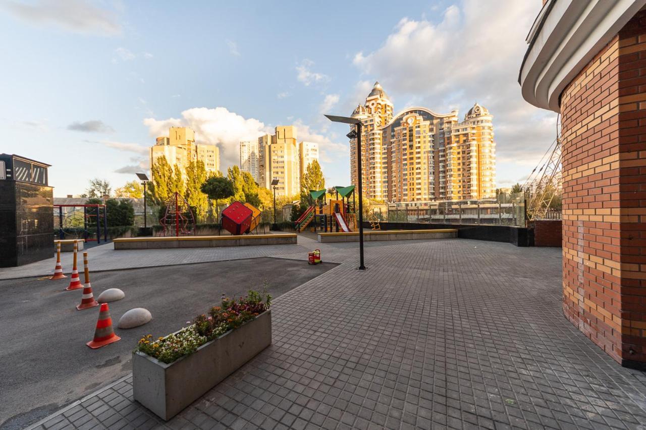 New Building Near Arena City Lesi Ukrainky 7A Kiev Exterior foto